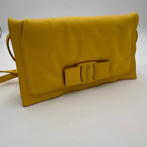 SALVATORE FERRAGAMO Cedrata Leather Shoulder Bag Yellow - Picture 2 of 10